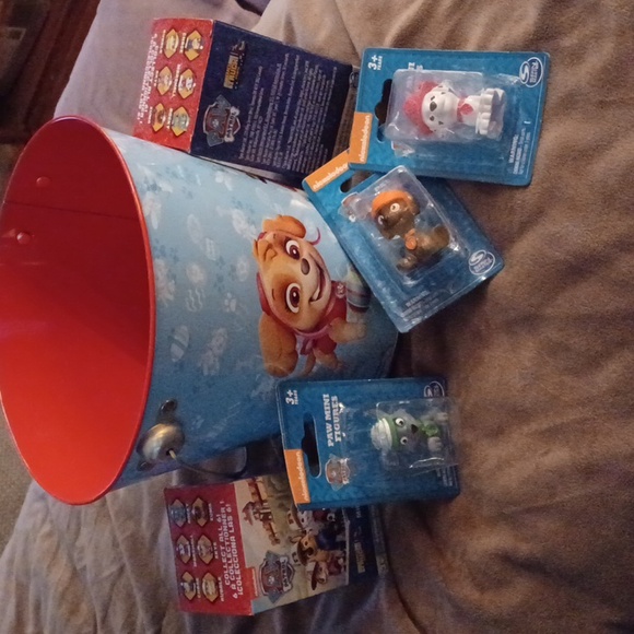 Paw Patrol Metal Pail, 2 Blind Boxes and 3 Puppies 🐶 - Picture 5 of 9